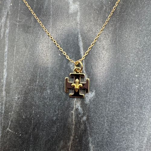 Collier avec croix SUF plaquée or